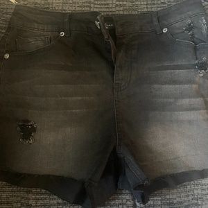NWOT never worn distressed denim shorts